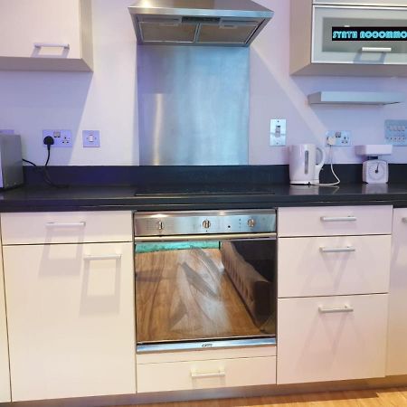 80S Retro 1Bed Studio Serviced Apartment Canary Wharf Perfect For Solo & Couple Travellers Londen Buitenkant foto