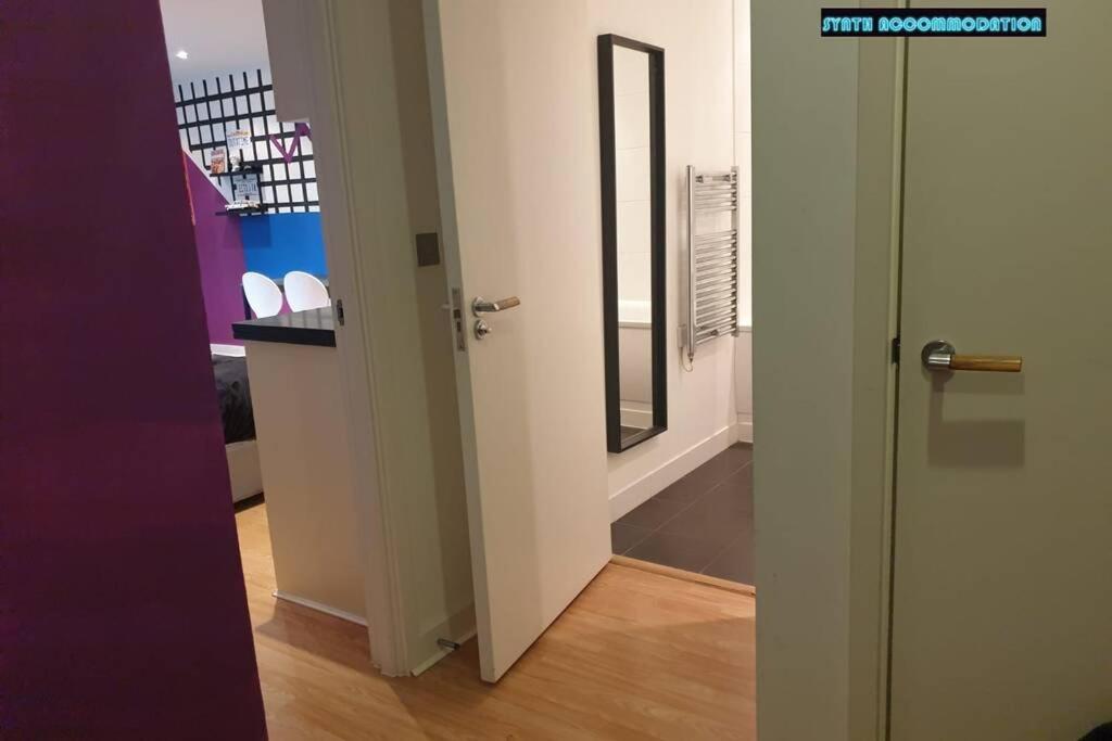 80S Retro 1Bed Studio Serviced Apartment Canary Wharf Perfect For Solo & Couple Travellers Londen Buitenkant foto