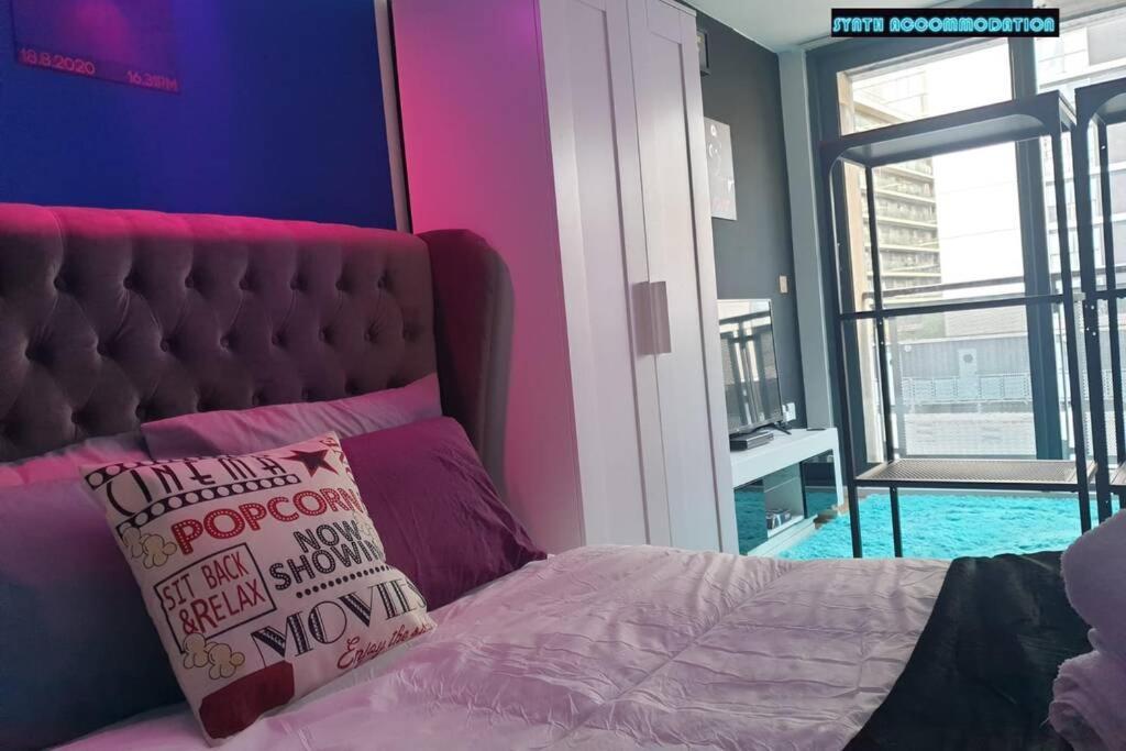 80S Retro 1Bed Studio Serviced Apartment Canary Wharf Perfect For Solo & Couple Travellers Londen Buitenkant foto