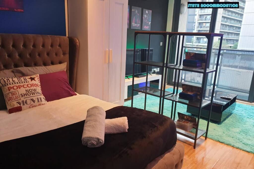 80S Retro 1Bed Studio Serviced Apartment Canary Wharf Perfect For Solo & Couple Travellers Londen Buitenkant foto