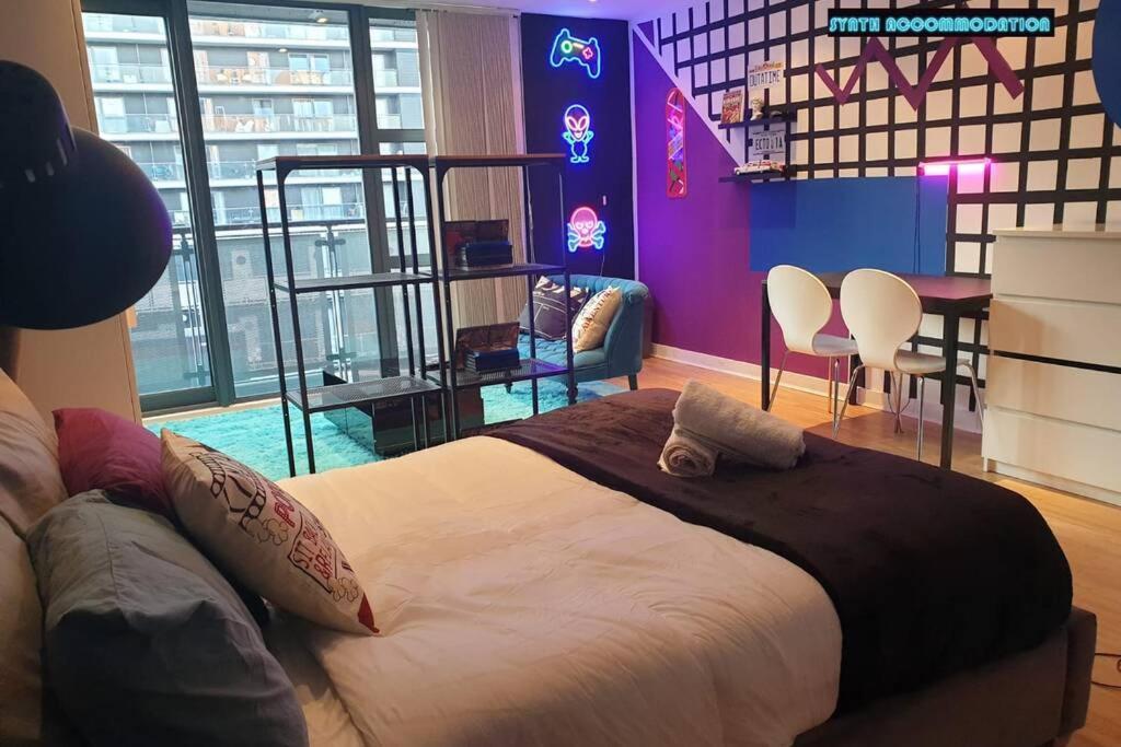 80S Retro 1Bed Studio Serviced Apartment Canary Wharf Perfect For Solo & Couple Travellers Londen Buitenkant foto