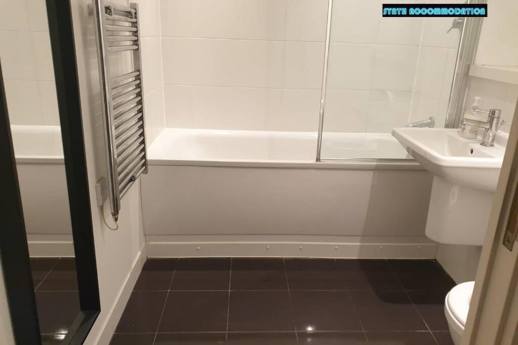 80S Retro 1Bed Studio Serviced Apartment Canary Wharf Perfect For Solo & Couple Travellers Londen Buitenkant foto