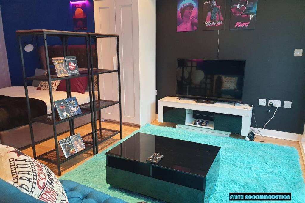 80S Retro 1Bed Studio Serviced Apartment Canary Wharf Perfect For Solo & Couple Travellers Londen Buitenkant foto